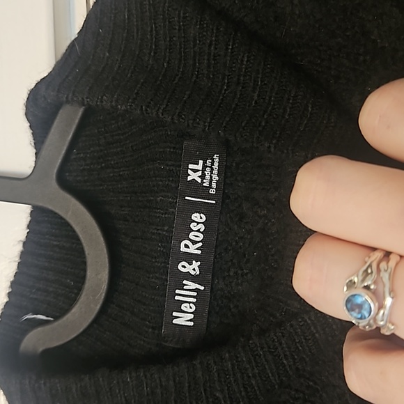 2/$20 Cropped mock neck sweater - Picture 4 of 4